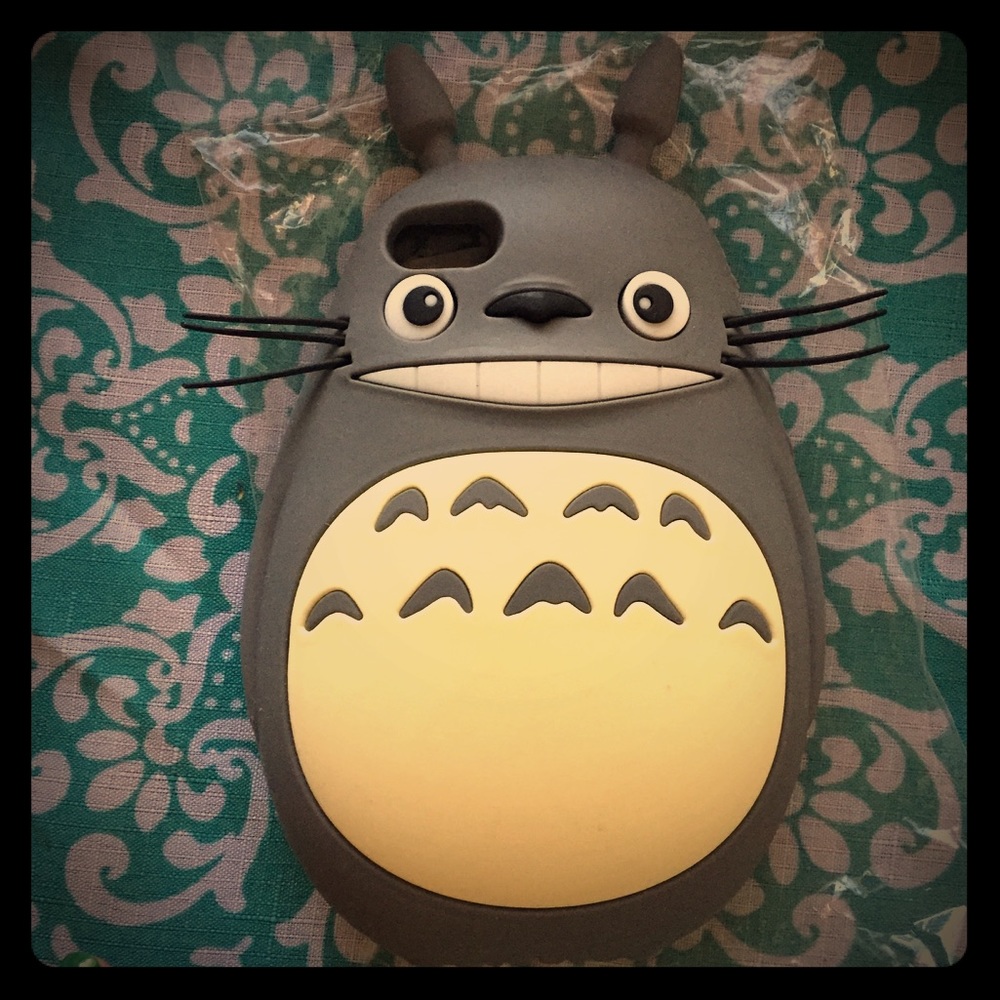 ❤️My Neighbor Totoro Iphone case ❤️ Super cute!!